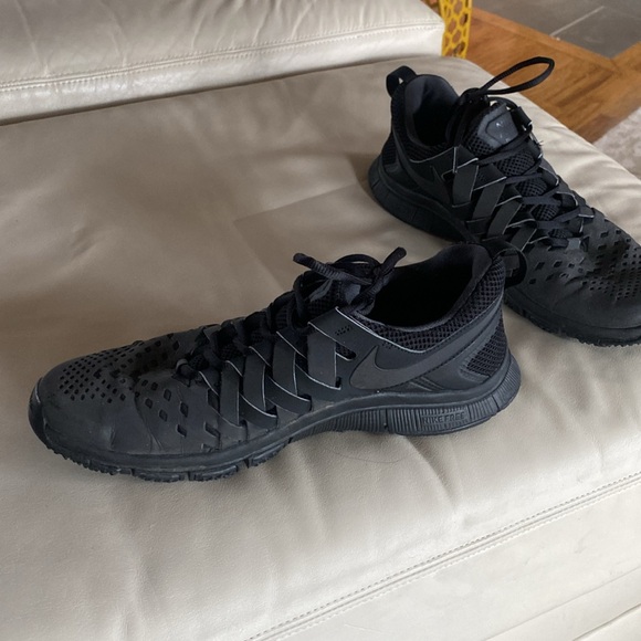 NIKE FREE TRAINER 5.0 Men's 9.5 Black Athletic Running Shoes Sneakers 579809 EUC - Picture 2 of 6